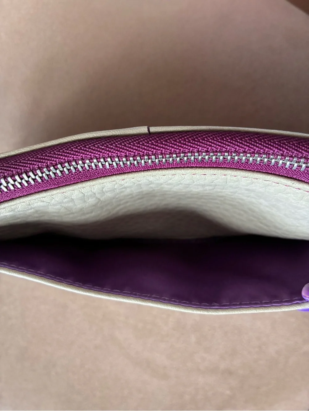 Coach Cream Leather Wristlet with purple Stitching, Lining and Zip - Picture 4 of 5